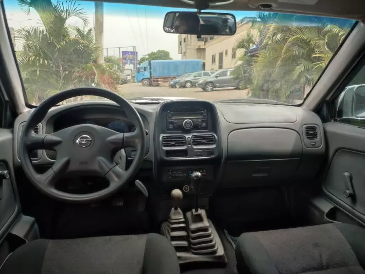 Nissan NP 300
