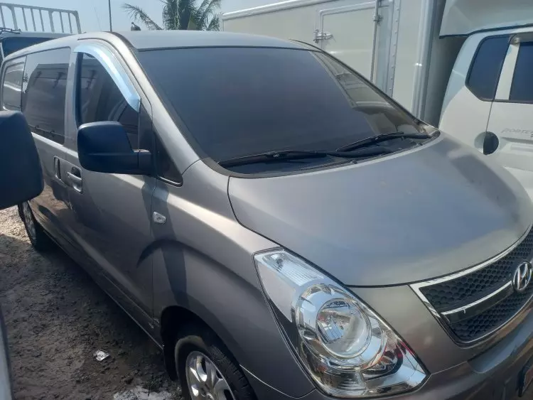 Hyundai H-1 Starex
