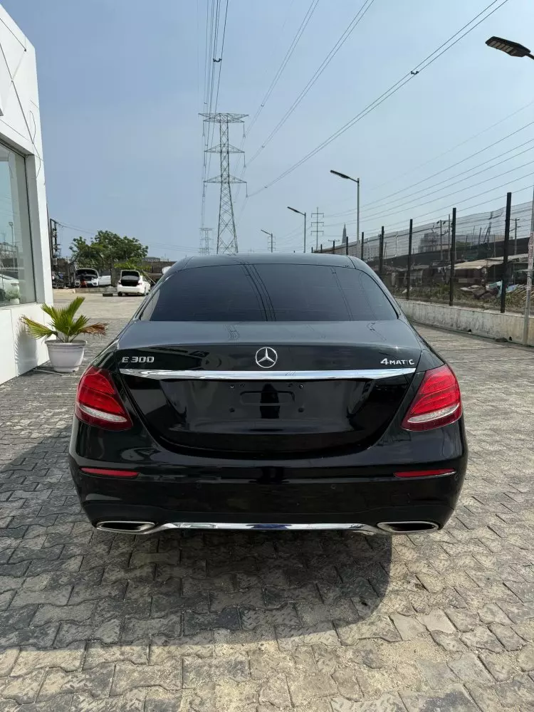 Mercedes-Benz E 300