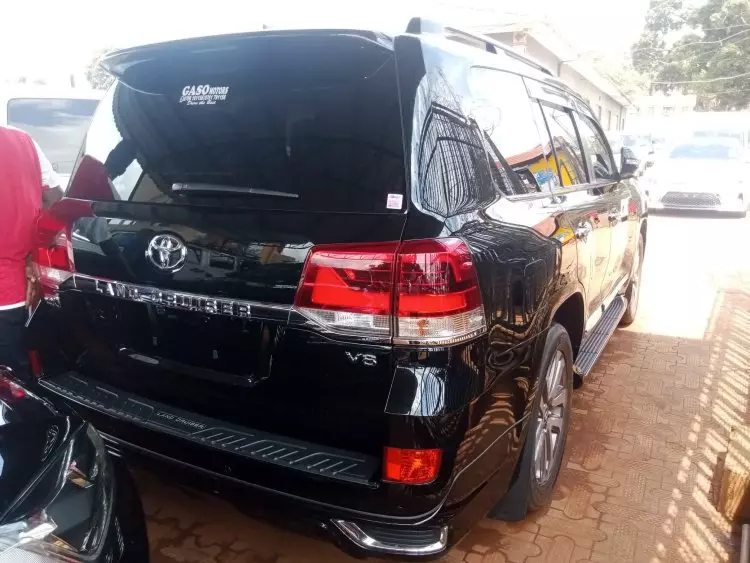Toyota Landcruiser  V8