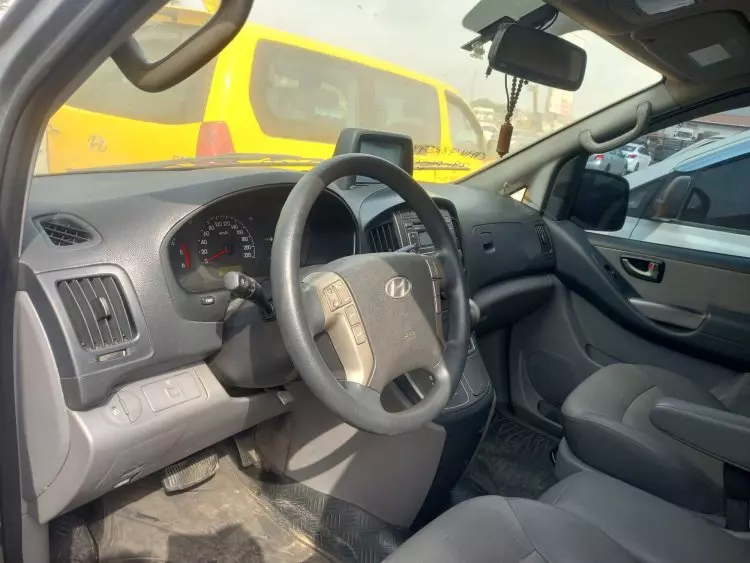 Hyundai H-1 Starex