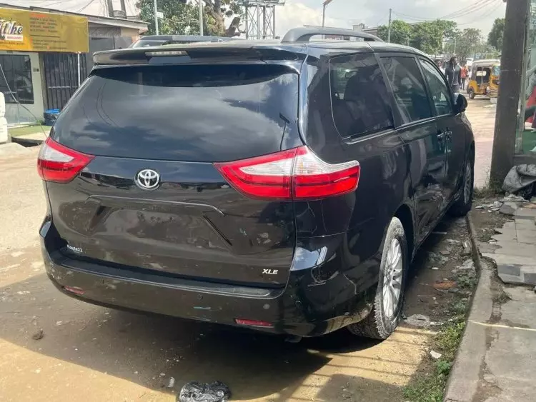 Toyota Sienna