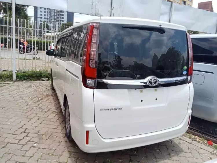 Toyota esquire
