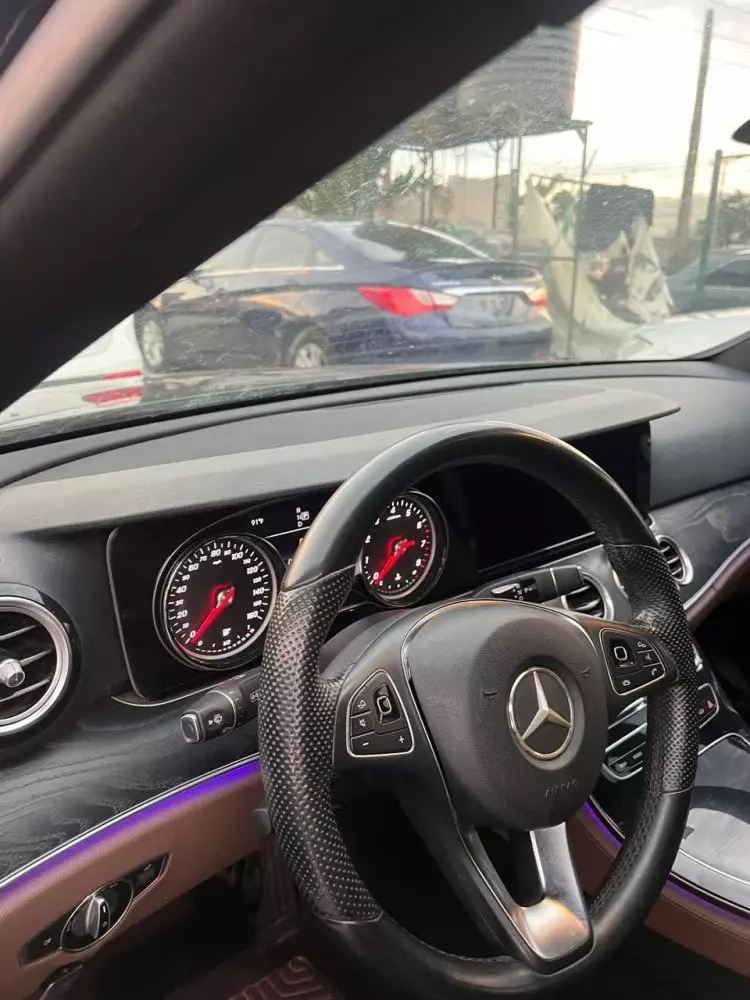 Mercedes-Benz E 300