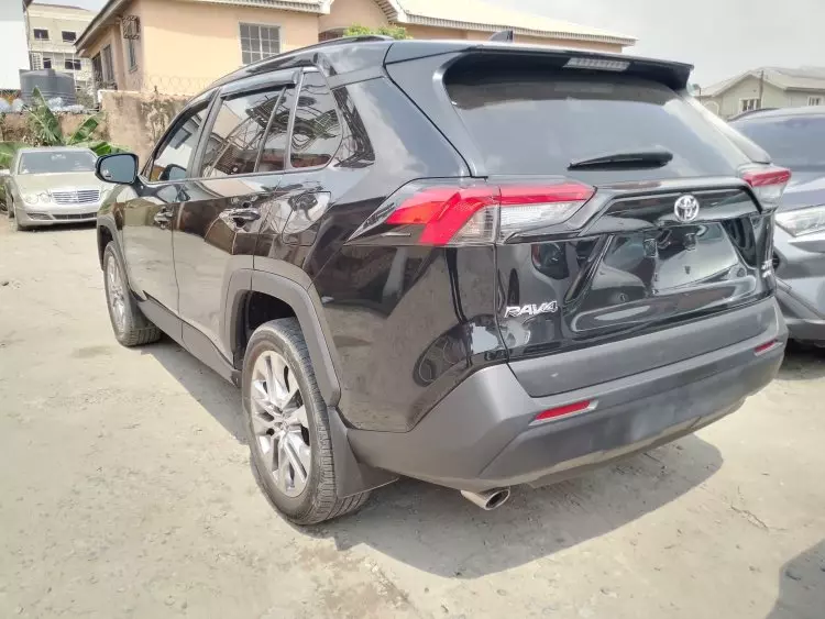 Toyota Rav 4 8AT 2.5l (Adventure Grade)