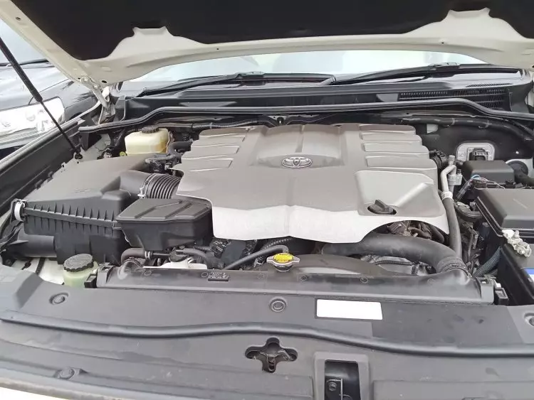 Toyota Land Cruiser V8