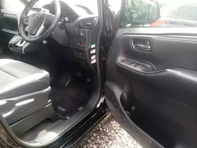 Toyota esquire