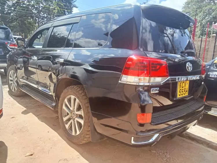 Toyota Land Cruiser V8