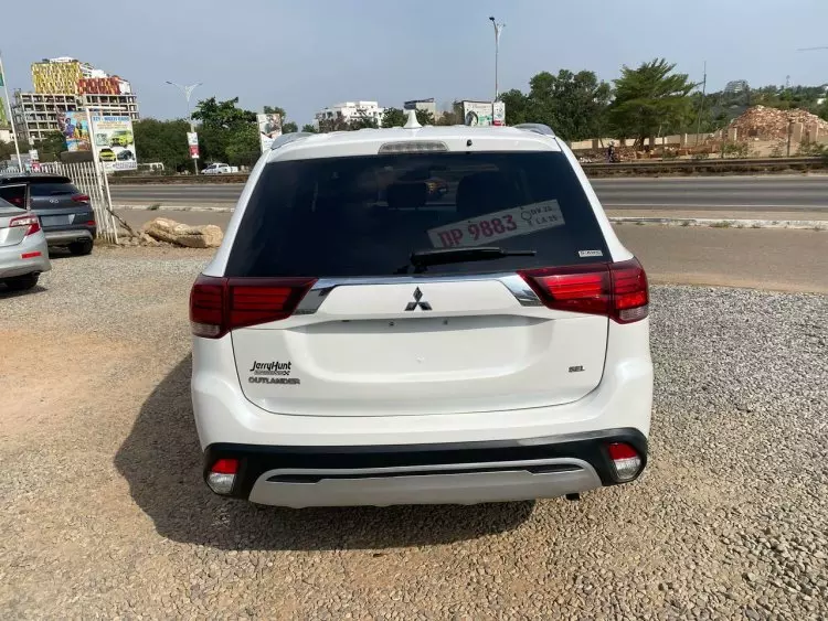 Mitsubishi OUTLANDER