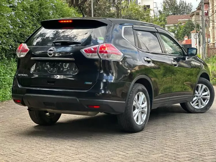 Nissan X-TRAIL