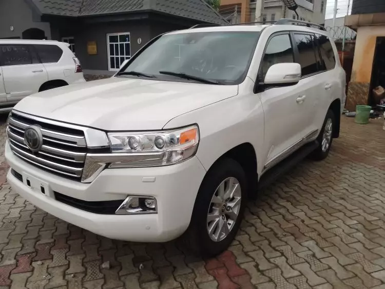 Toyota Land Cruiser V8