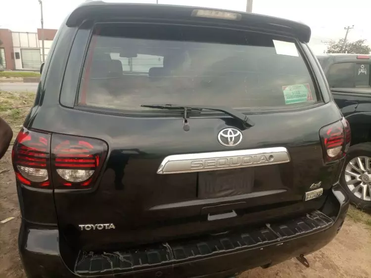 Toyota Sequoia