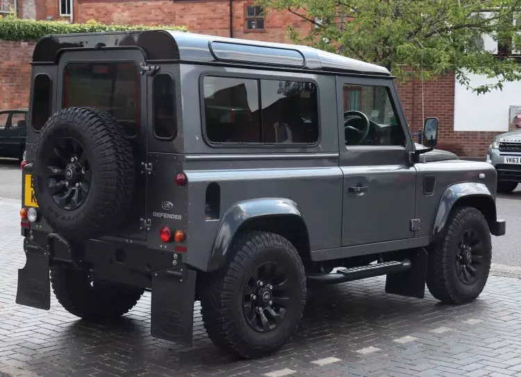 Land Rover Defender