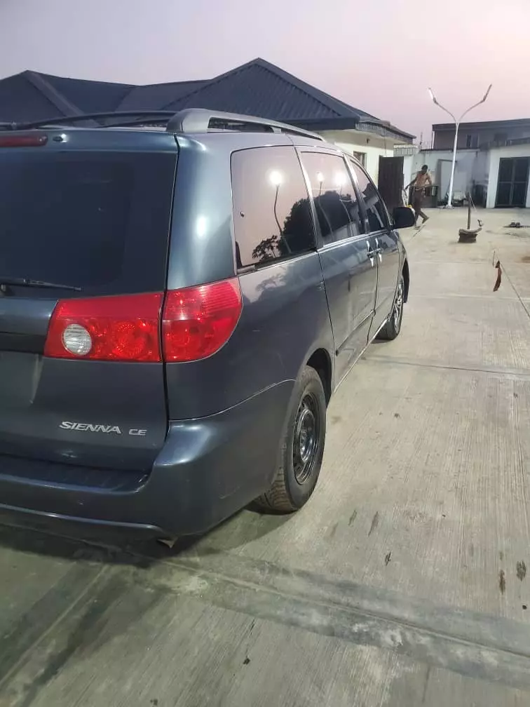 Toyota Sienna   - 2008