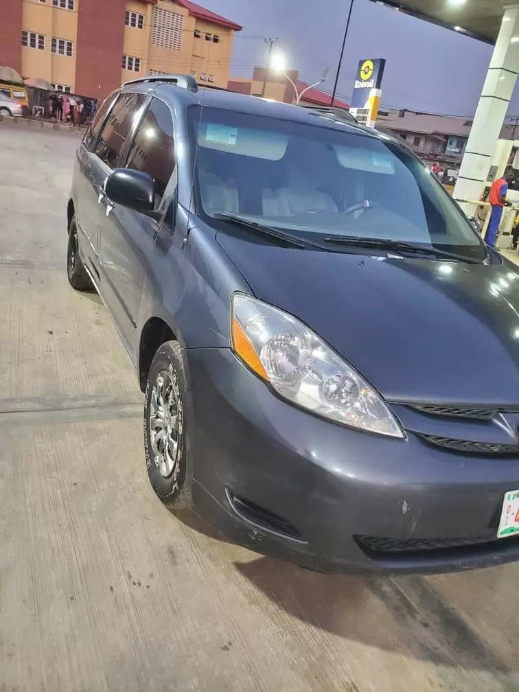 Toyota Sienna   - 2008