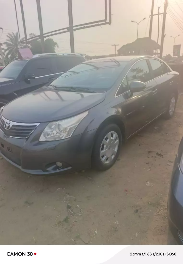 Toyota Avensis   - 2010