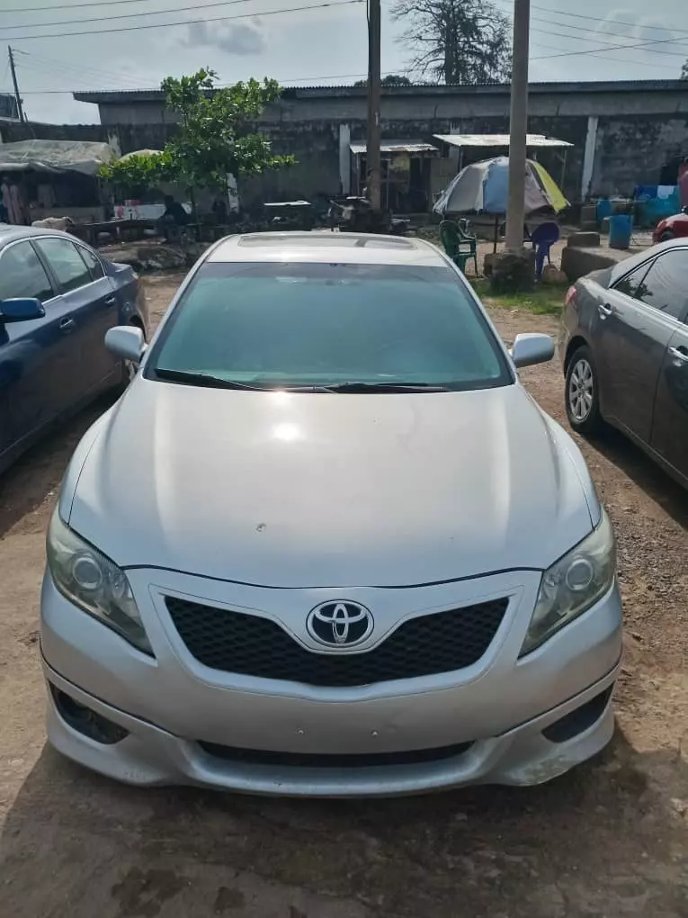 Toyota Camry   - 2011