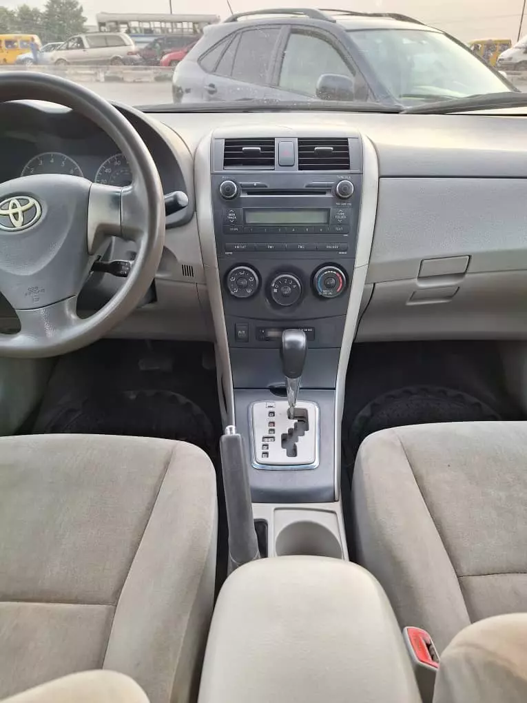 Toyota Corolla   - 2010