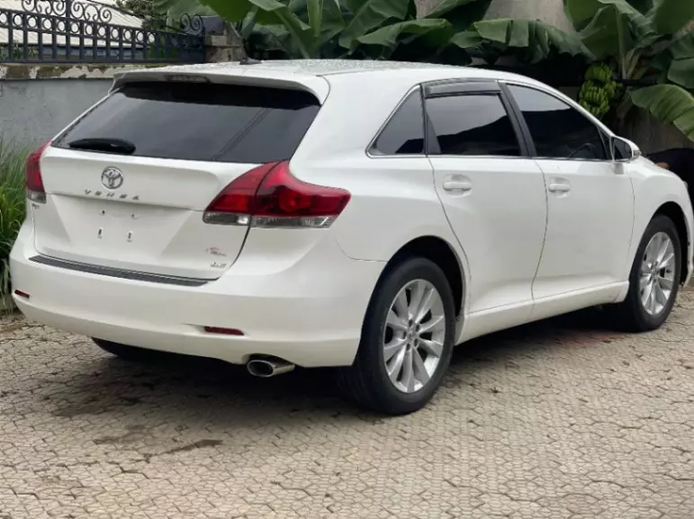 2015 Toyota Venza - Image 1