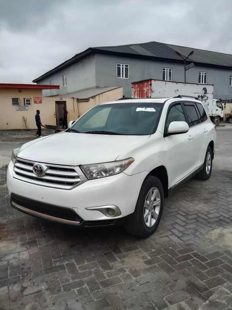 Toyota Highlander   - 2013