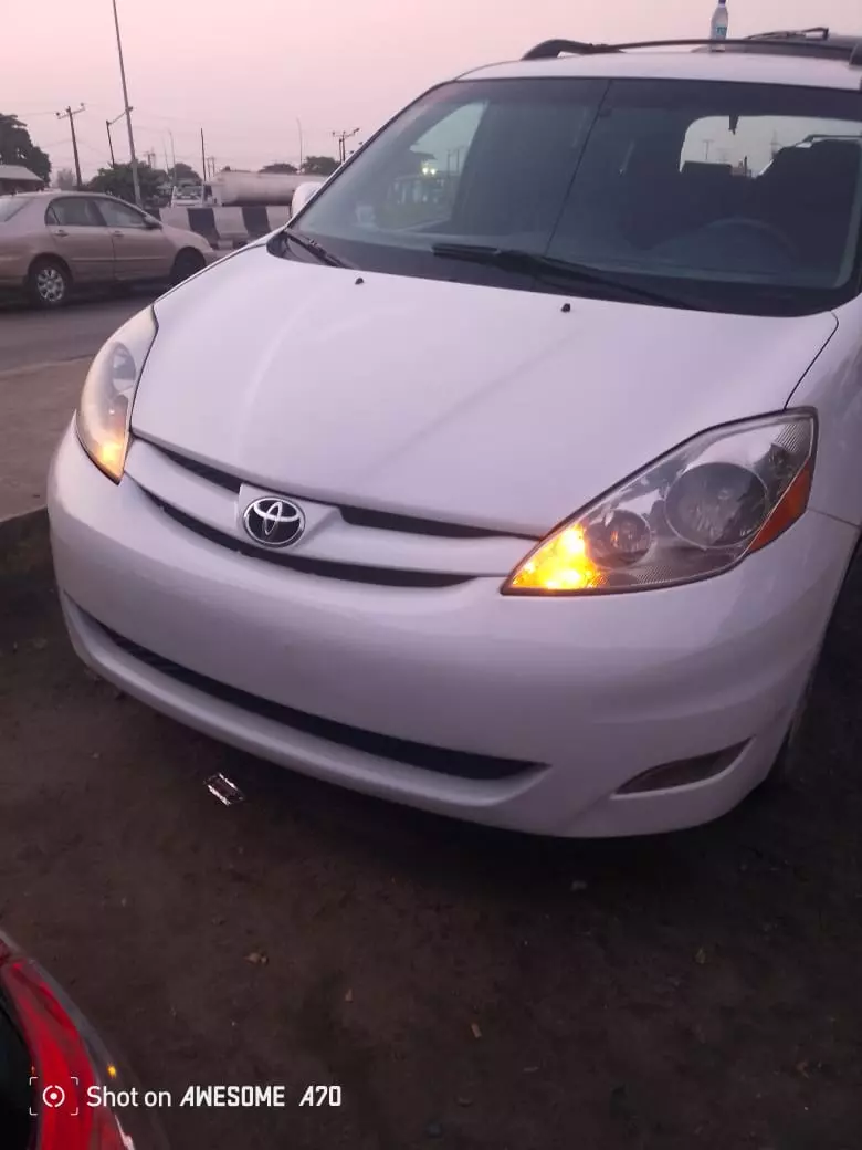 Toyota Sienna   - 2007