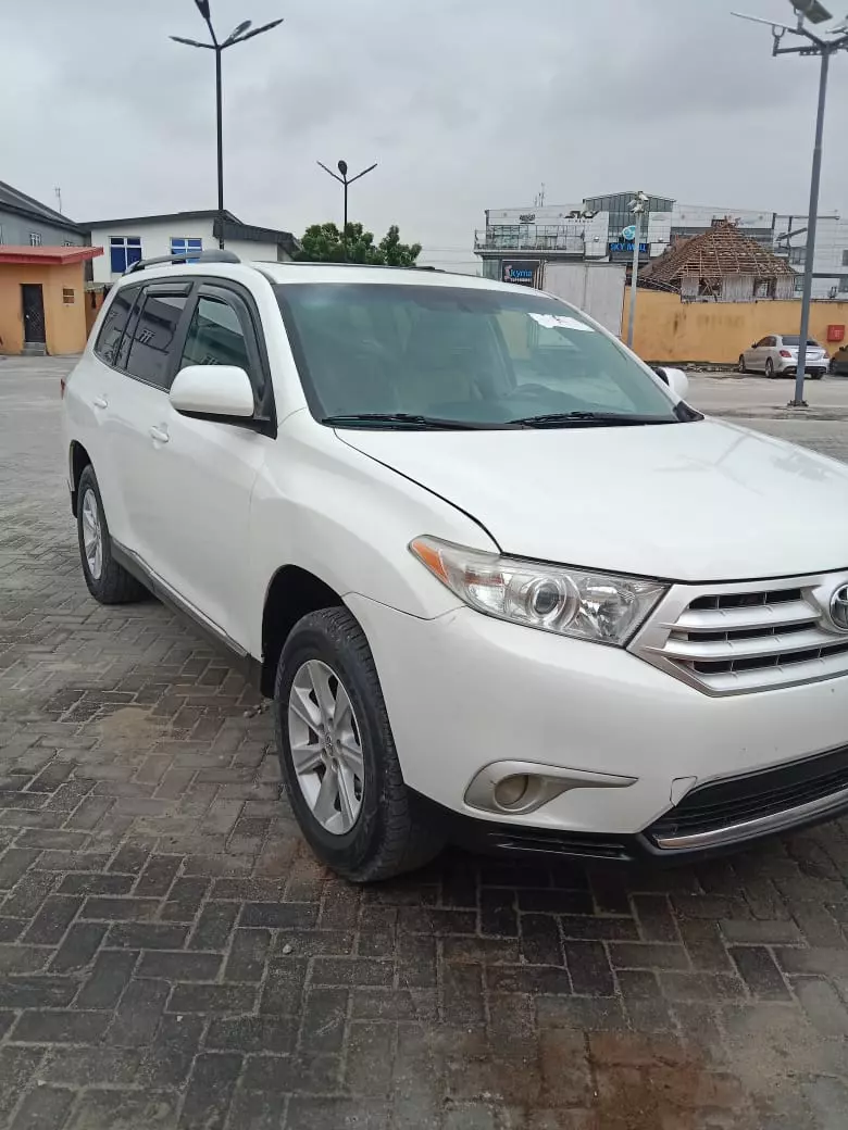 Toyota Highlander   - 2013