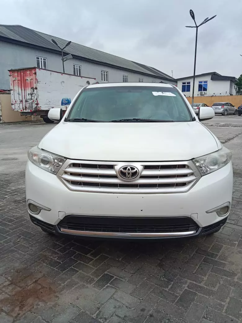 Toyota Highlander   - 2013