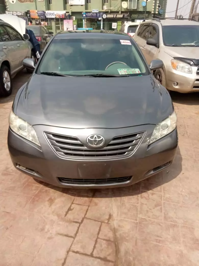 Toyota Camry   - 2009