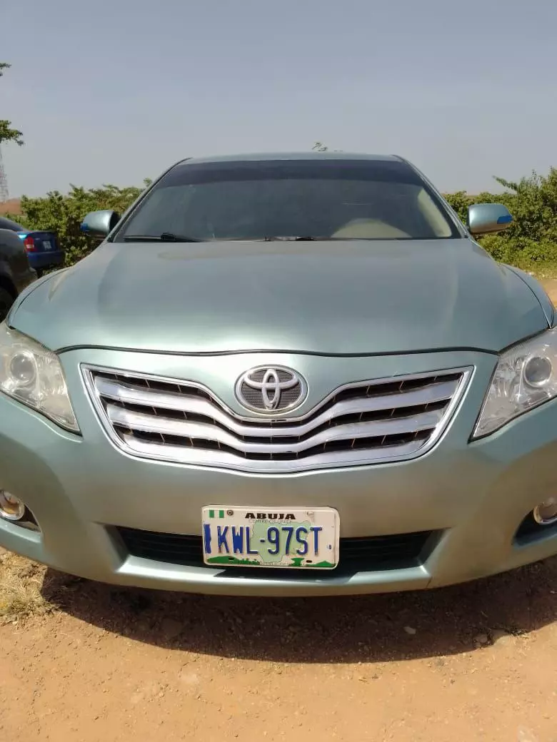 Toyota Camry   - 2010