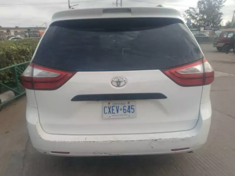 Toyota Sienna   - 2017