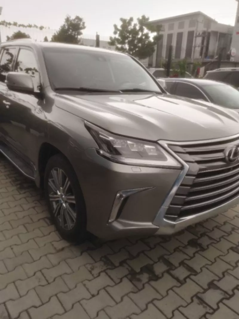 Lexus LX 570   - 2017