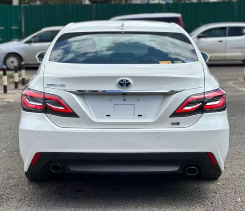 Toyota Crown   - 2019