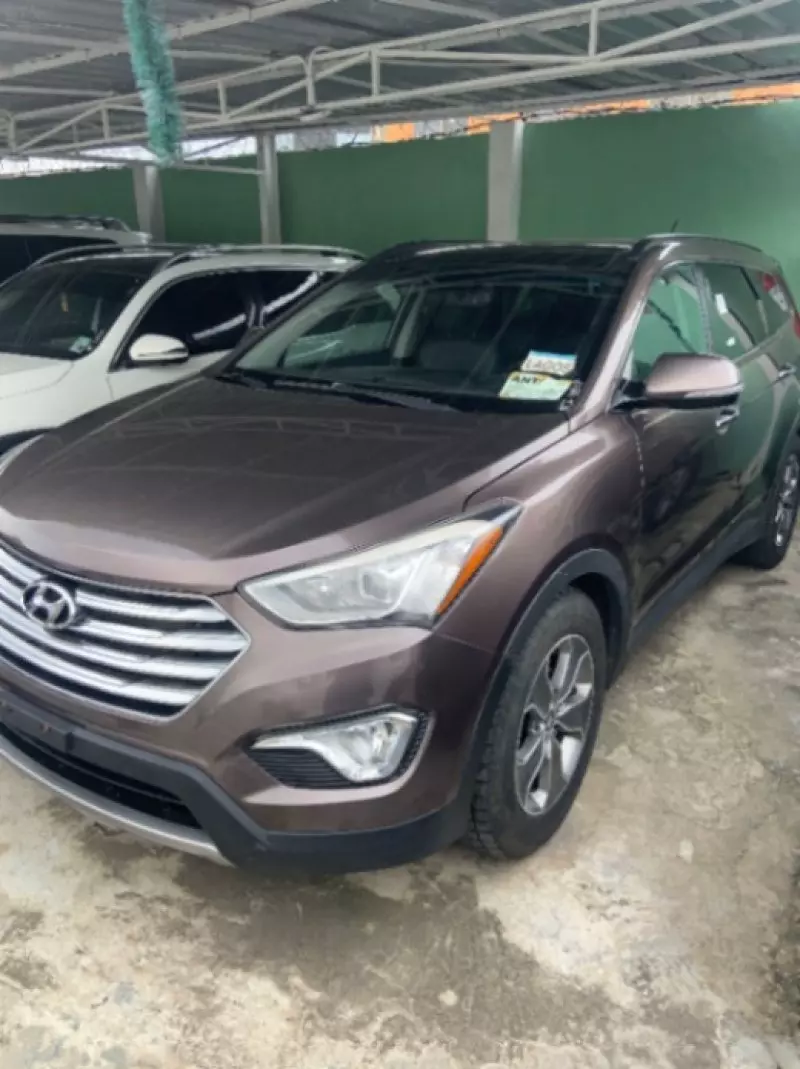 Hyundai Santa Fe   - 2015