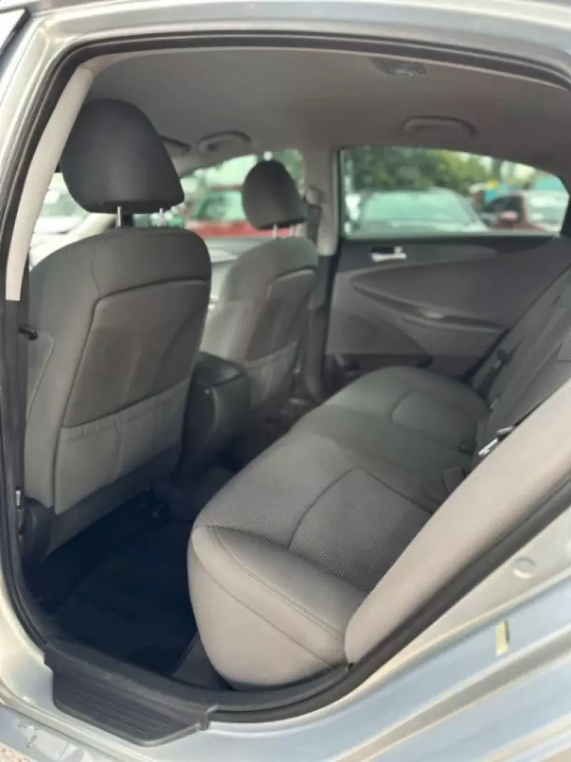 Hyundai Sonata   - 2010