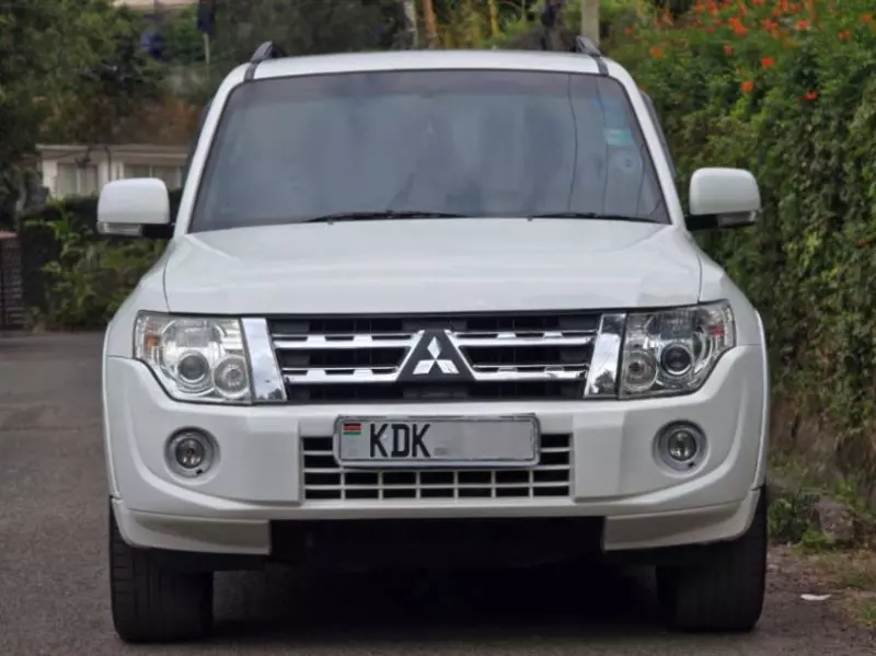Mitsubishi Pajero   - 2015