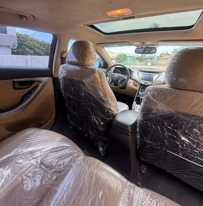 Hyundai Elantra   - 2013
