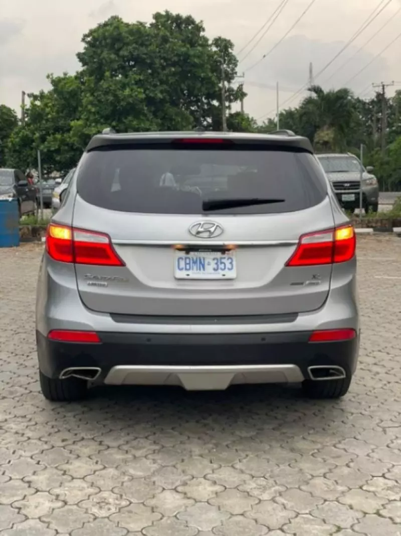 Hyundai Santa Fe   - 2016