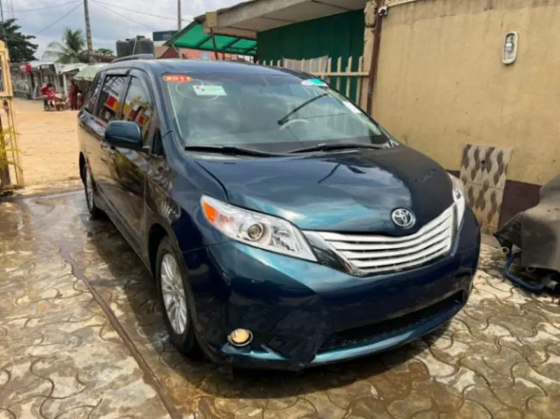 Toyota Sienna   - 2012