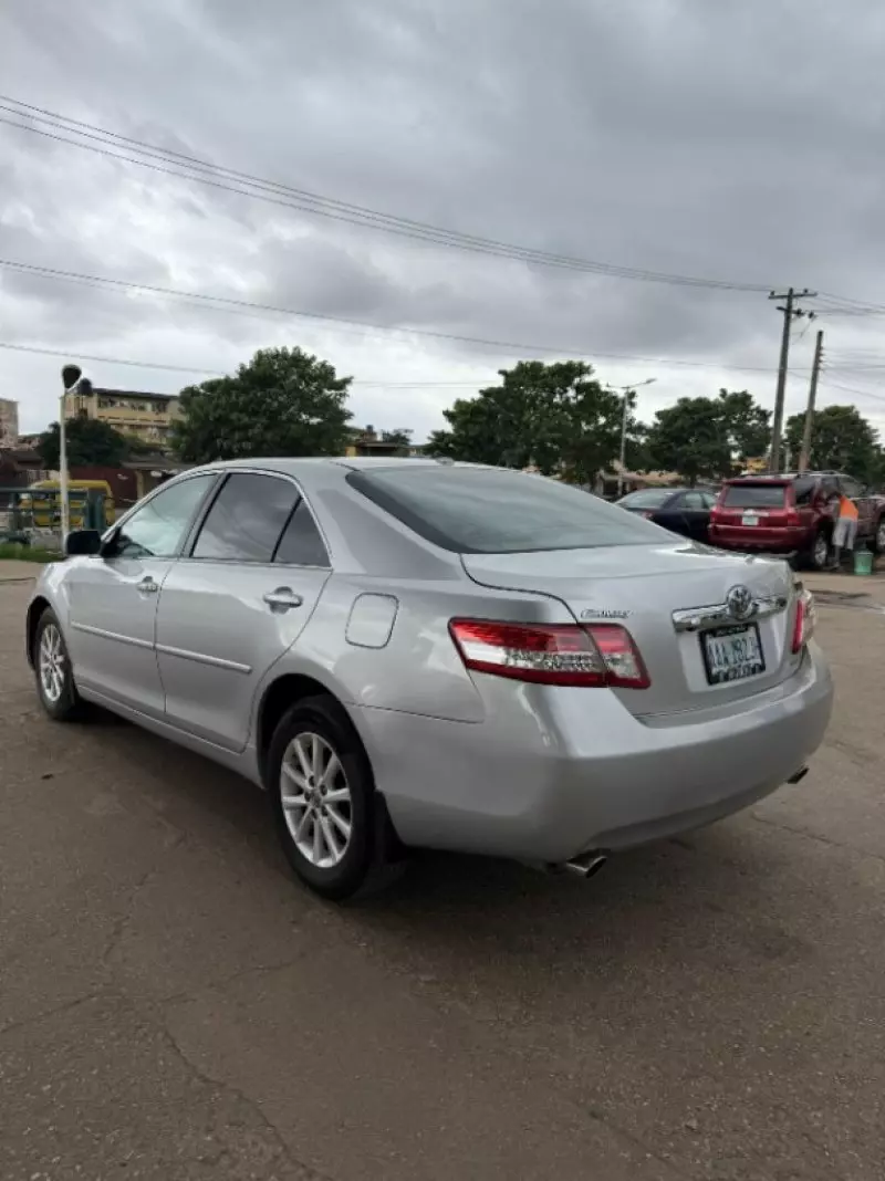 Toyota Camry   - 2010