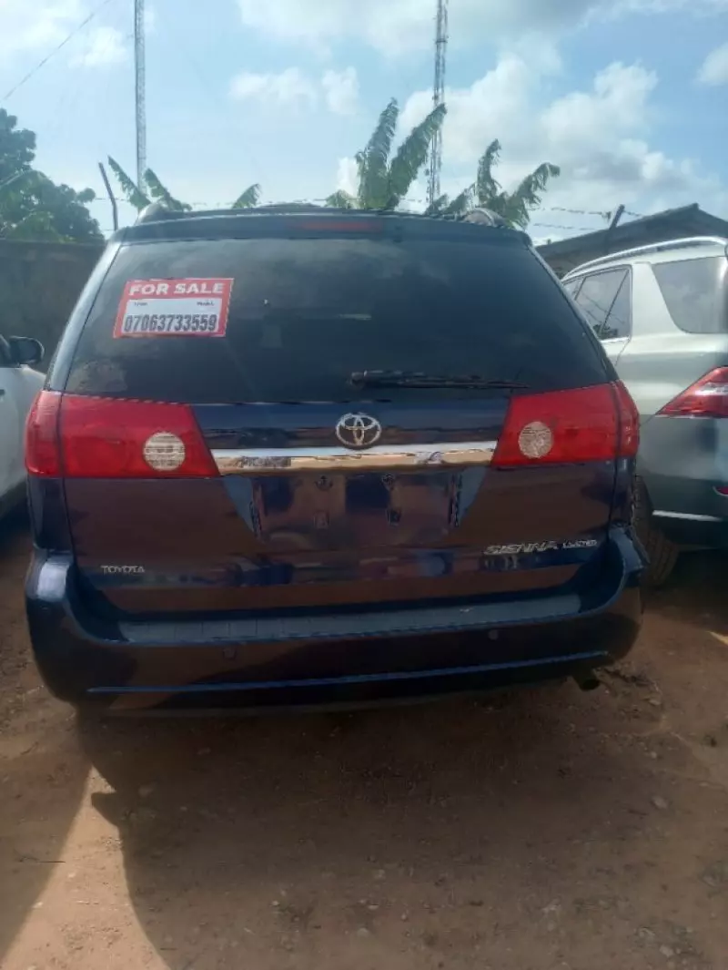Toyota Sienna   - 2007