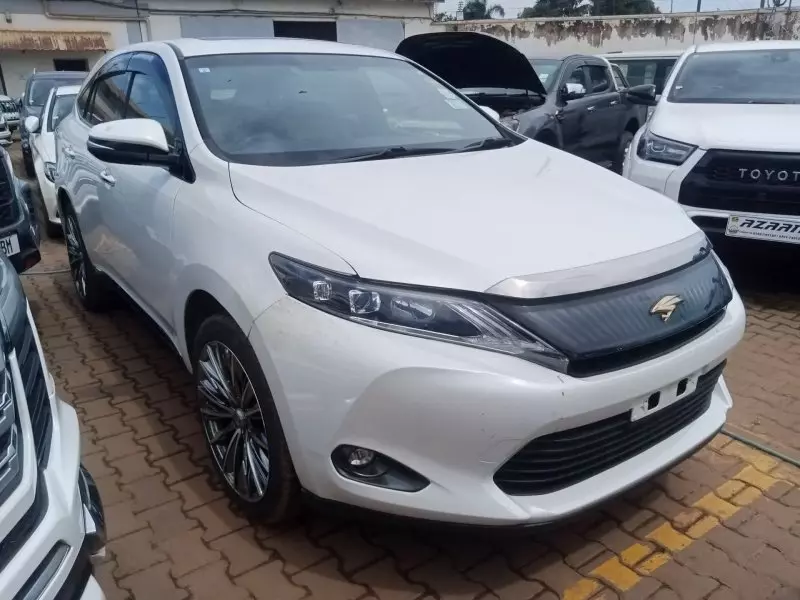 Toyota Harrier   - 2016
