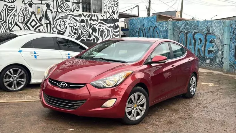 Hyundai Elantra   - 2013
