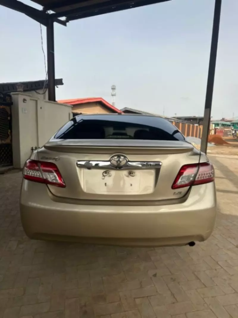 Toyota Camry   - 2011