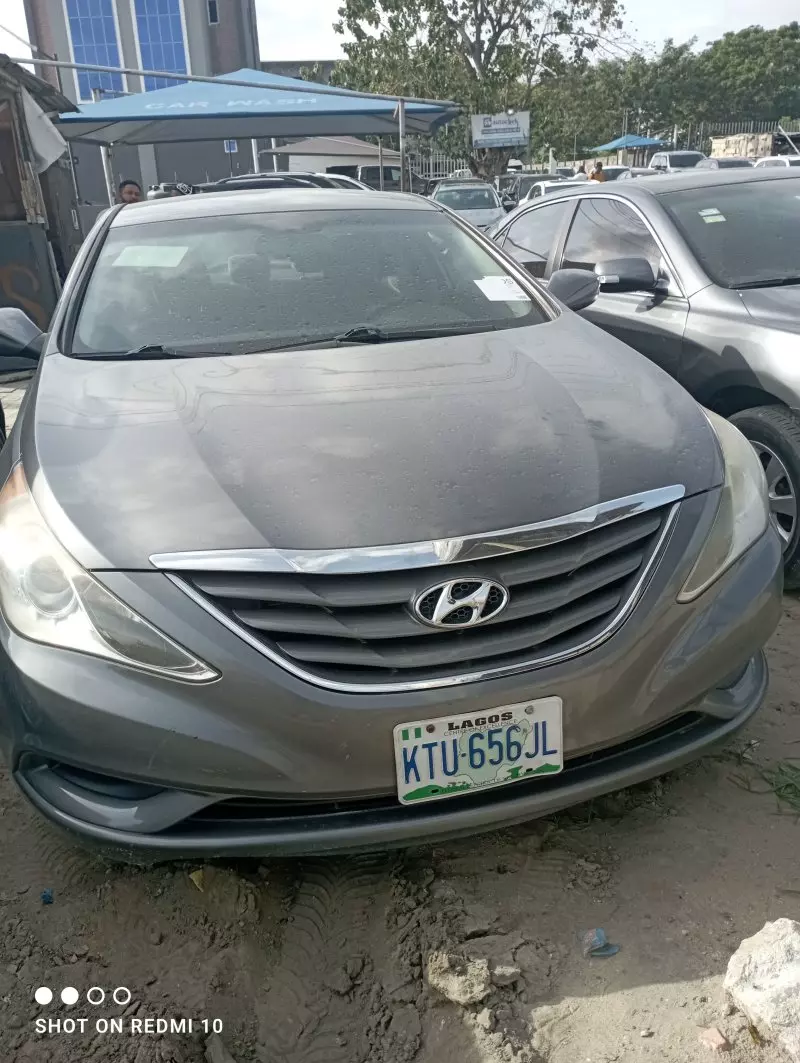 Hyundai Sonata   - 2012
