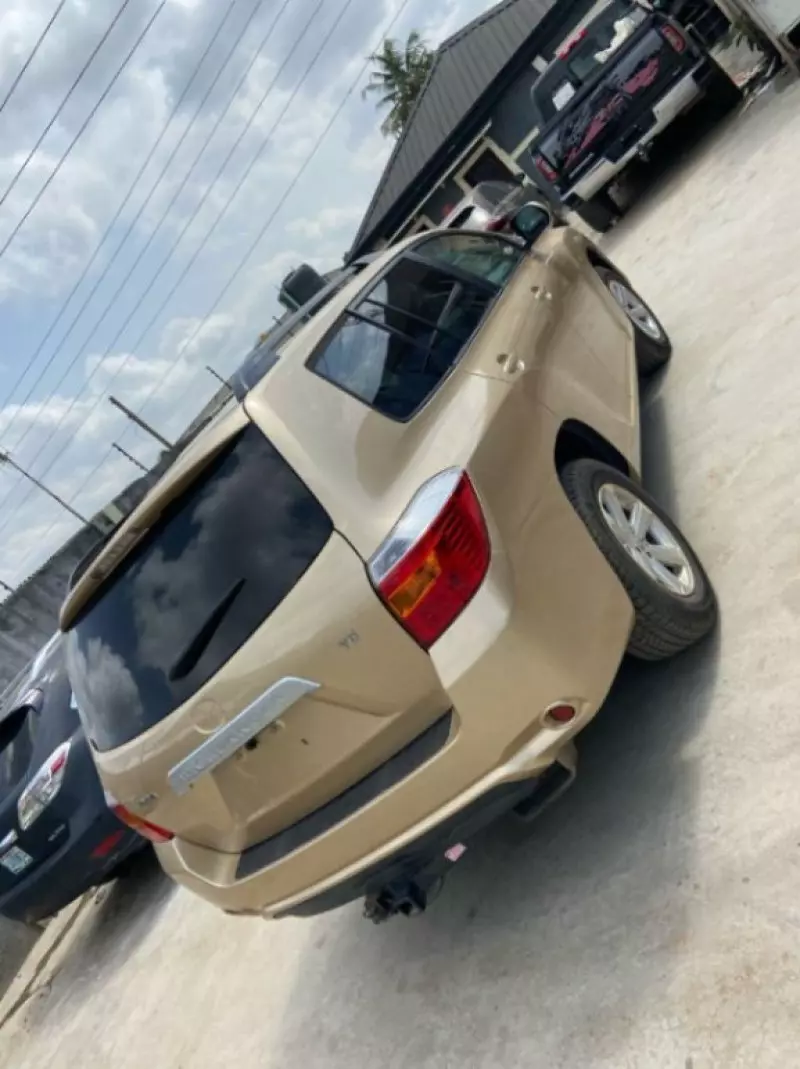 Toyota Highlander   - 2009