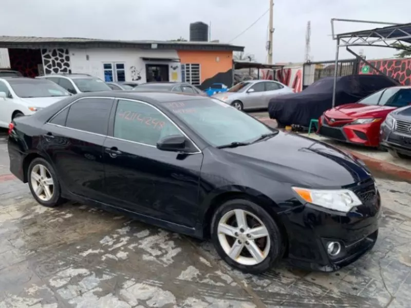 Toyota Camry   - 2012