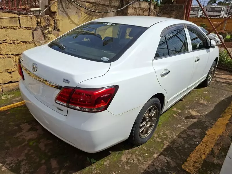 Toyota Premio    - 2016