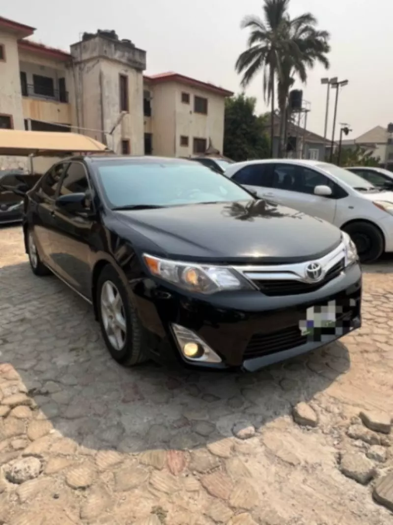 Toyota Camry   - 2013