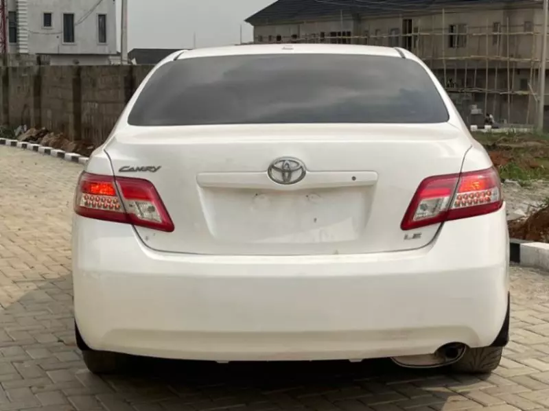 Toyota camry   - 2011