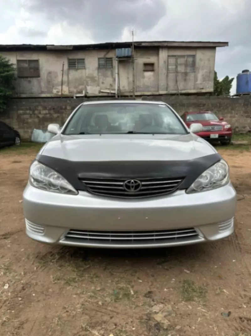 Toyota Camry   - 2005